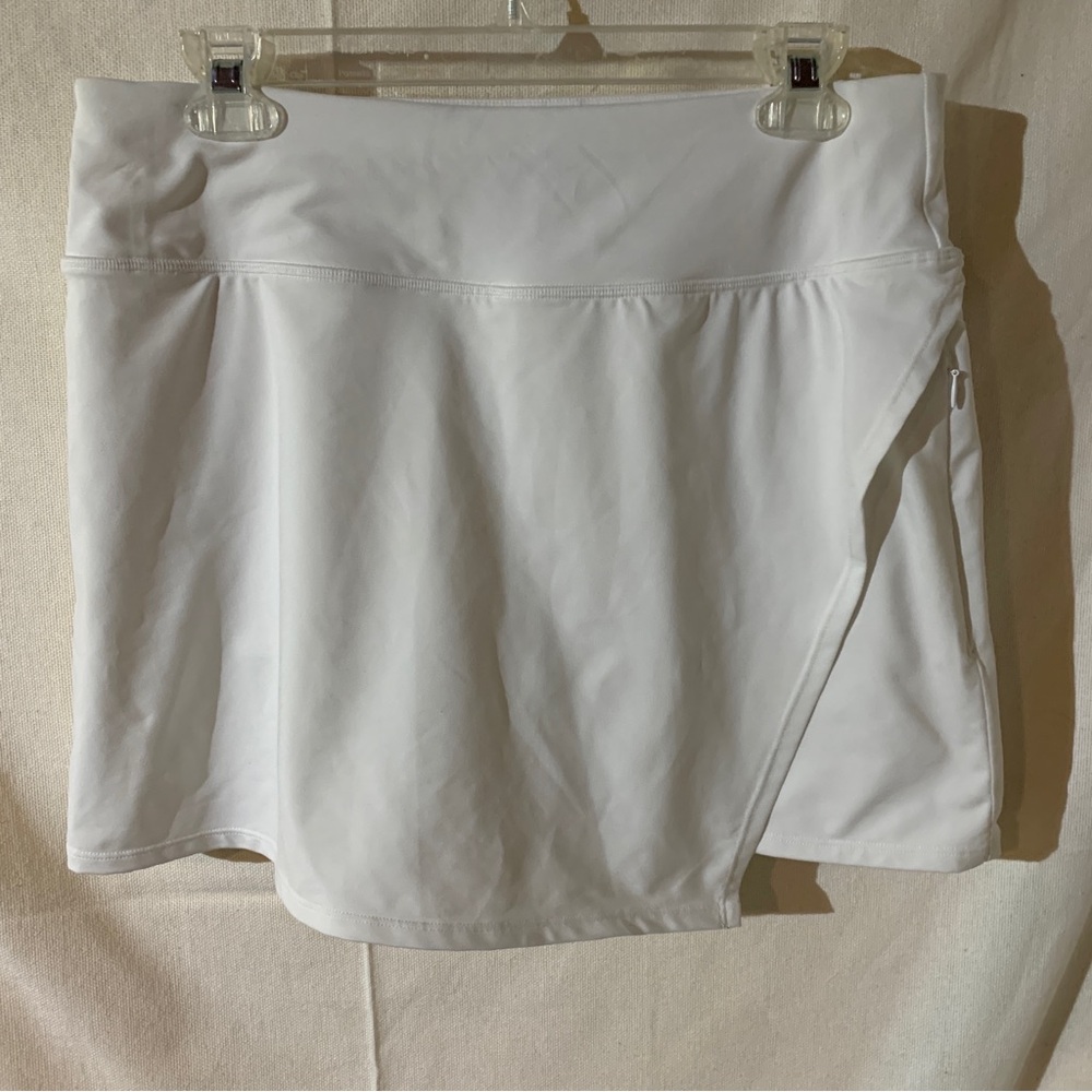 Athleta // NWOT white faux wrap sports Skort size medium